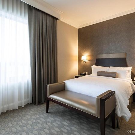 La Banque Hotel Homewood Экстерьер фото