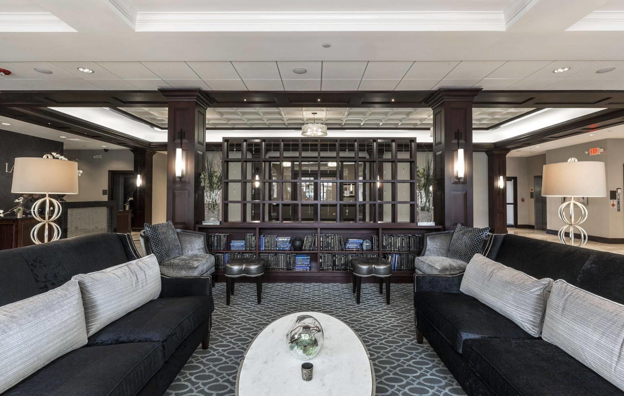 La Banque Hotel Homewood Экстерьер фото