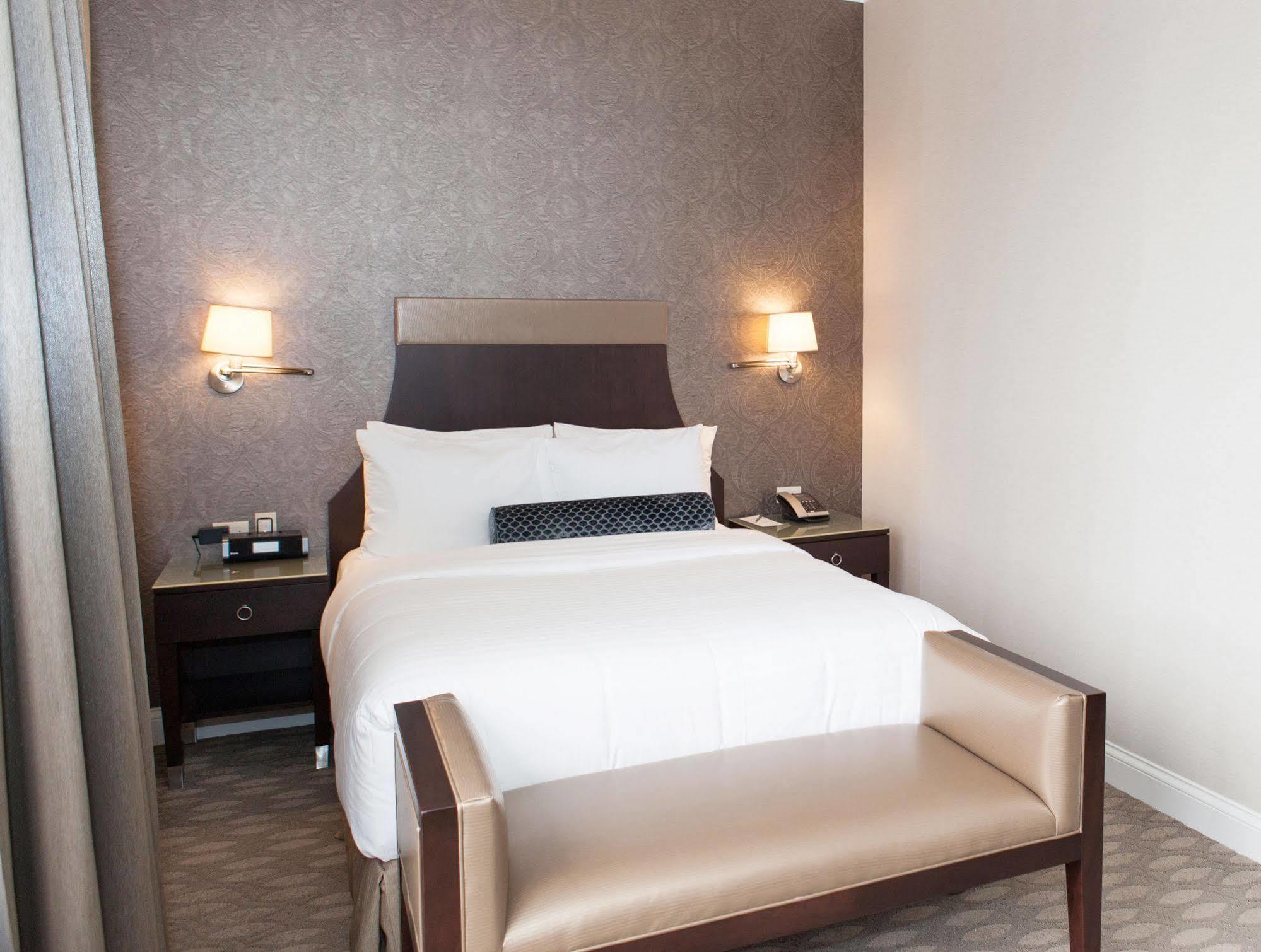 La Banque Hotel Homewood Экстерьер фото