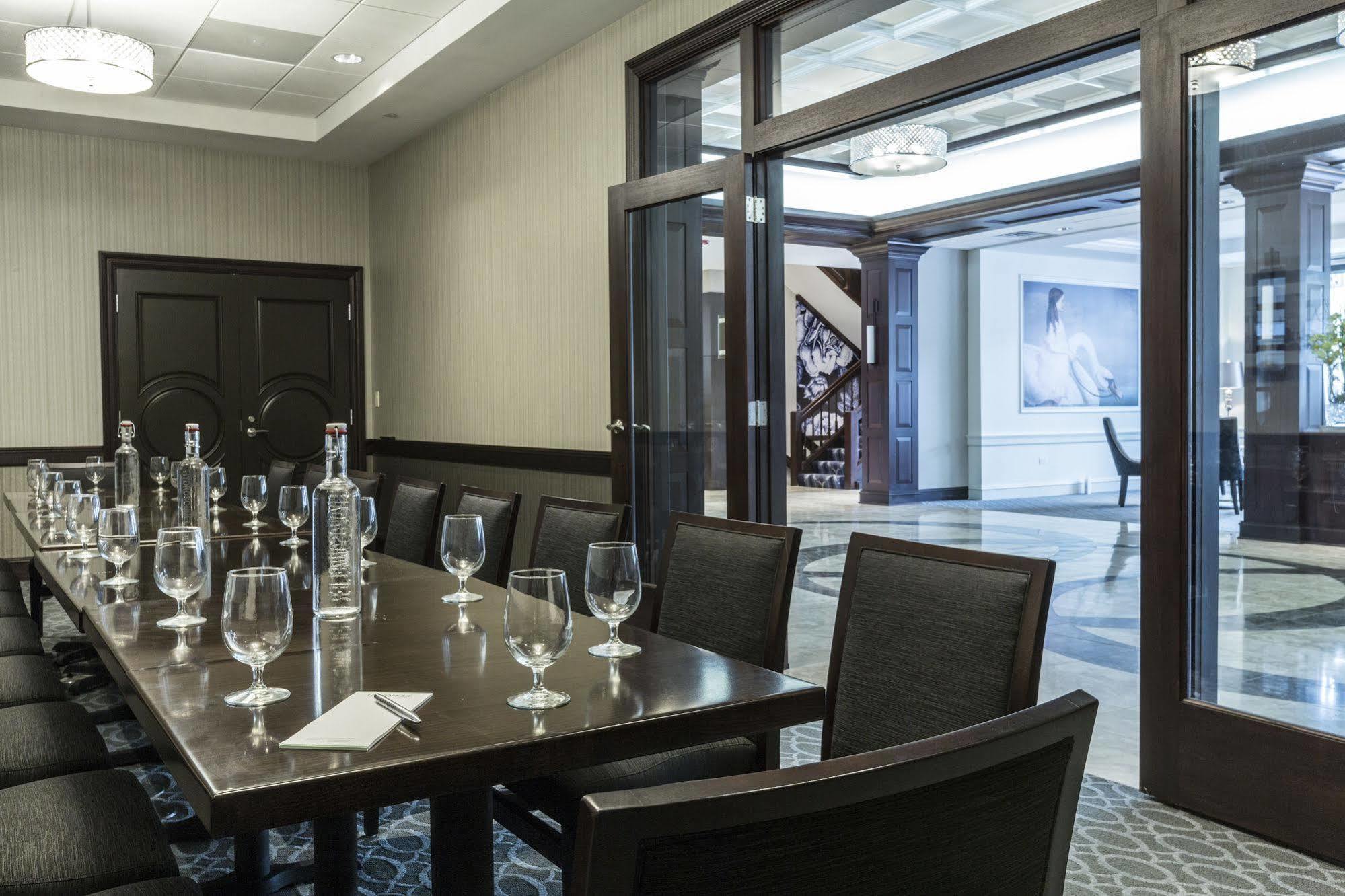 La Banque Hotel Homewood Экстерьер фото